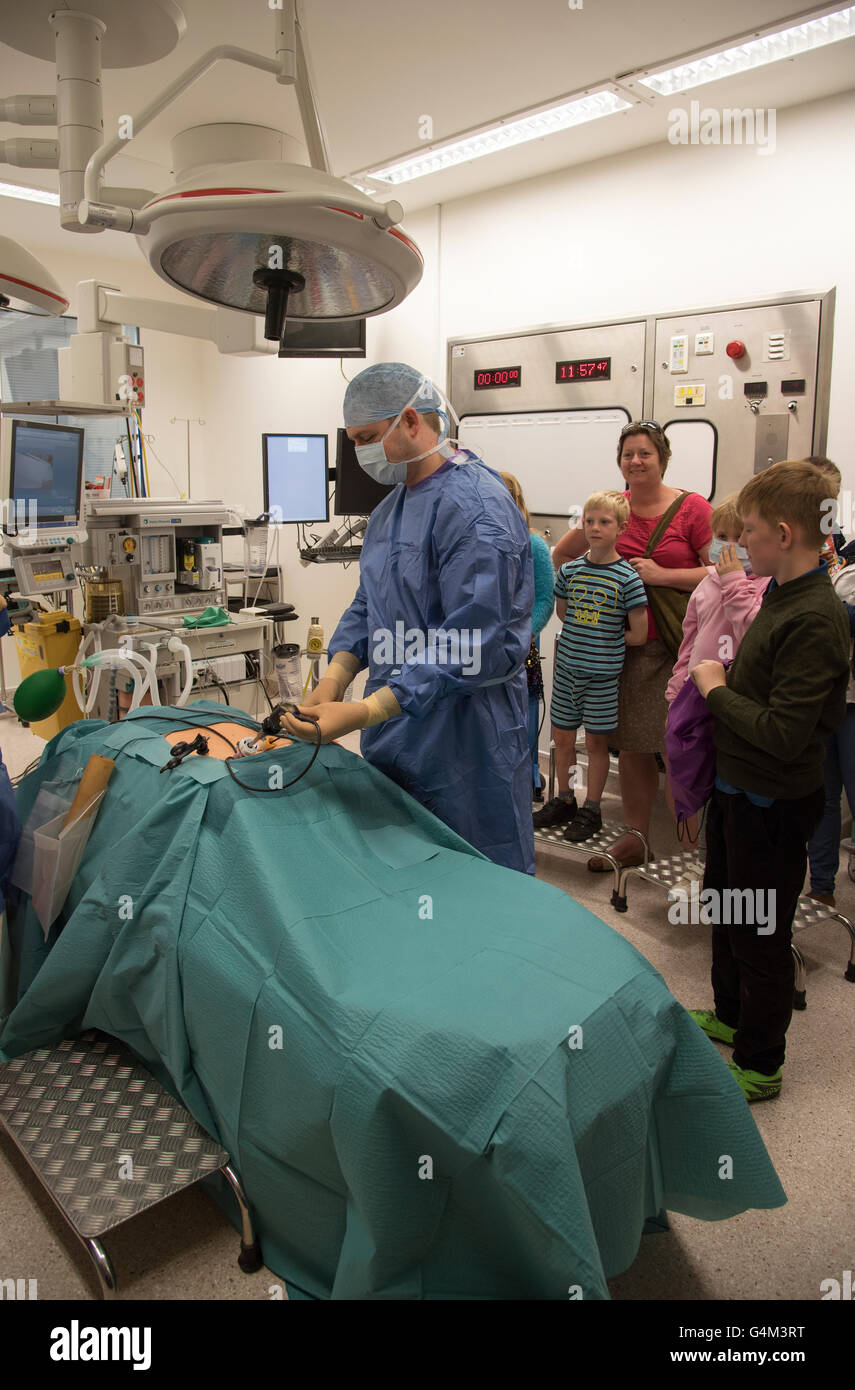 Keyhole surgery hires stock photography and images Alamy