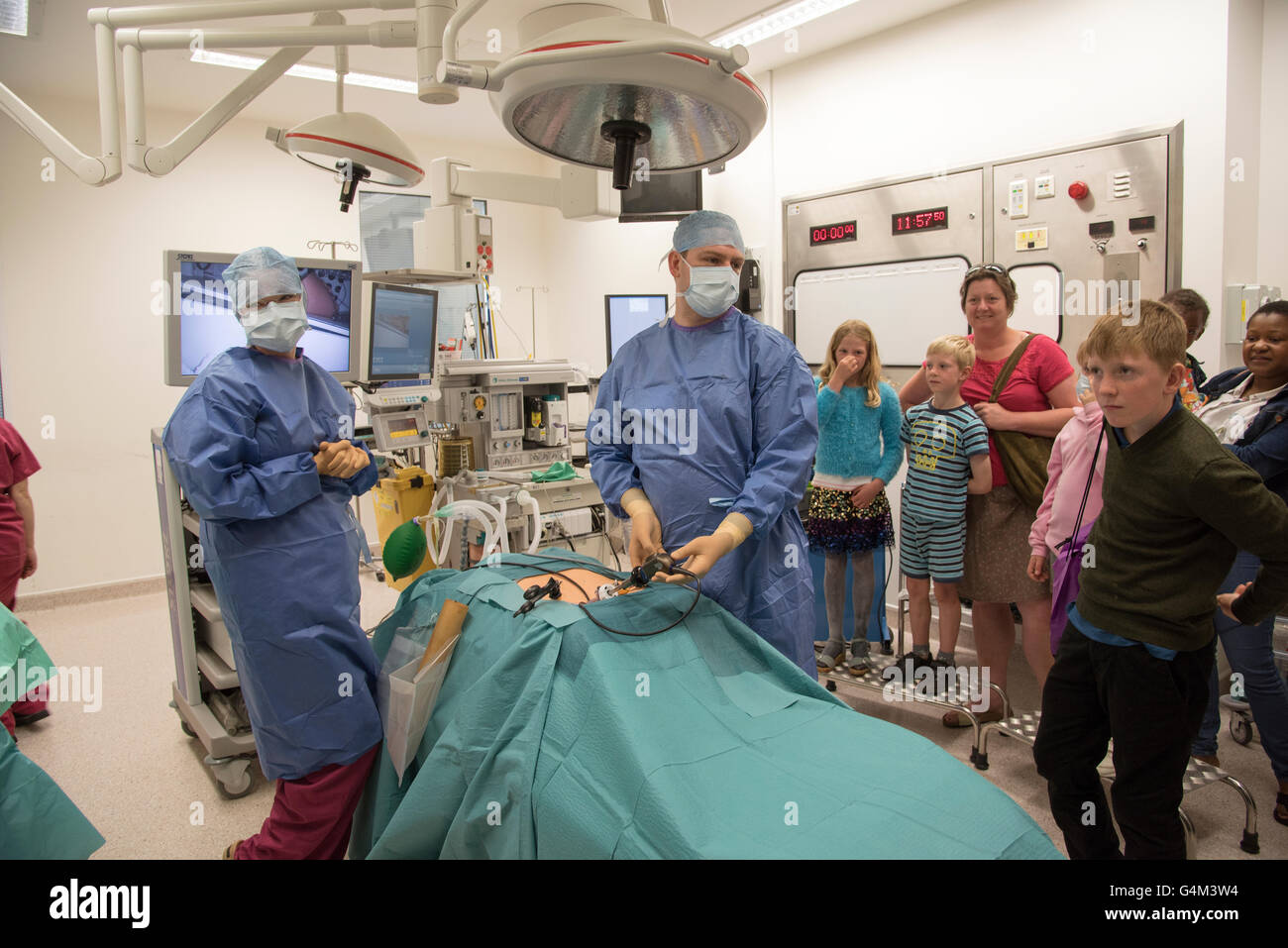 Keyhole surgery hires stock photography and images Alamy