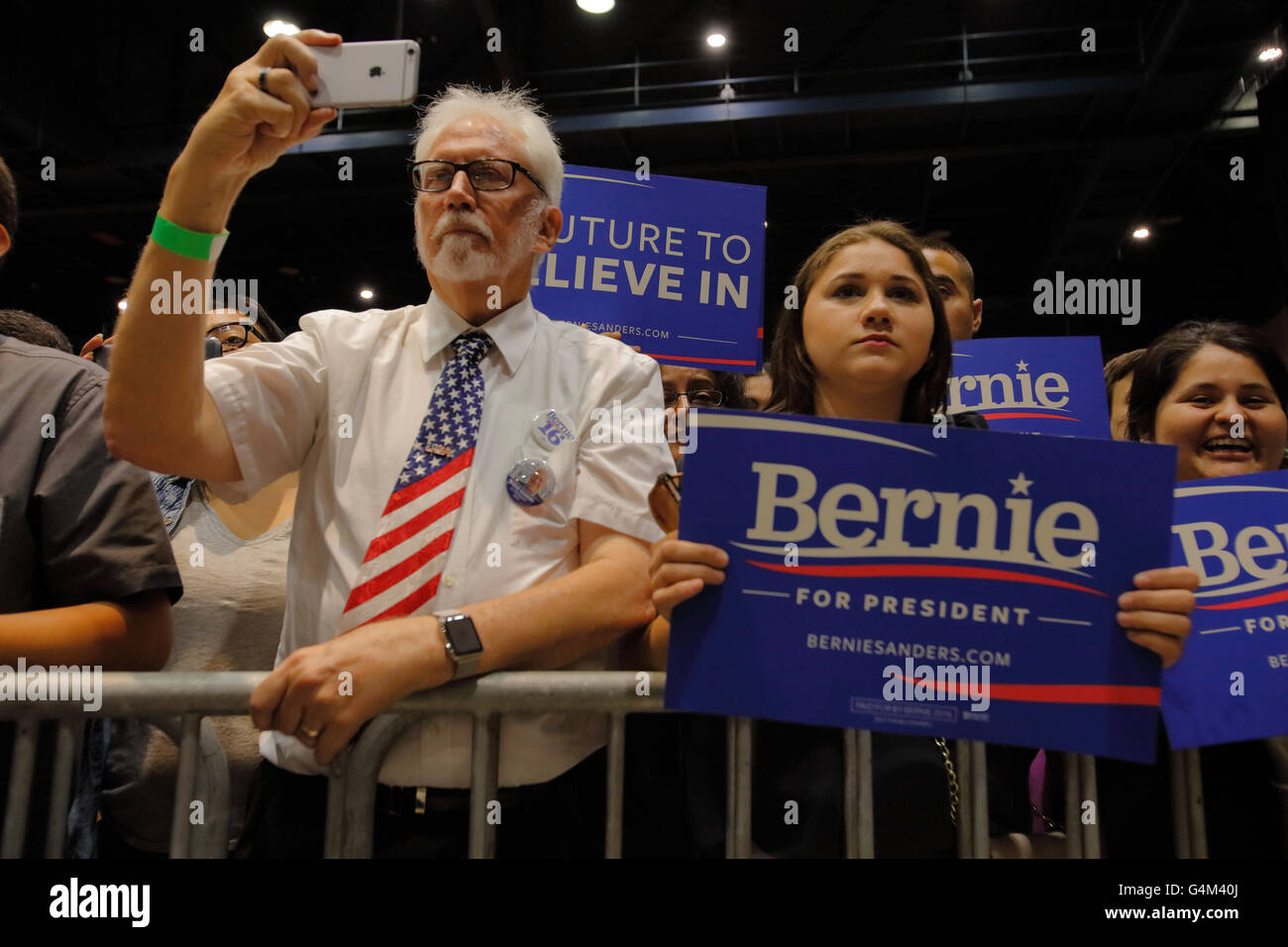 People Listen to Bernie Sanders Speaks at Presidential Rally, Modesto, CA Stock Photo