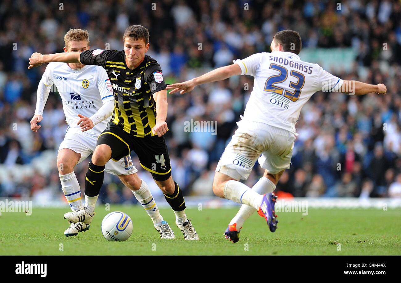 Soccer - npower Football League Championship - Leeds United v Cardiff City - Elland Road. Cardiff City's Filip Kiss and Leeds United's Robert Snodgrass (right) battle for the ball Stock Photo