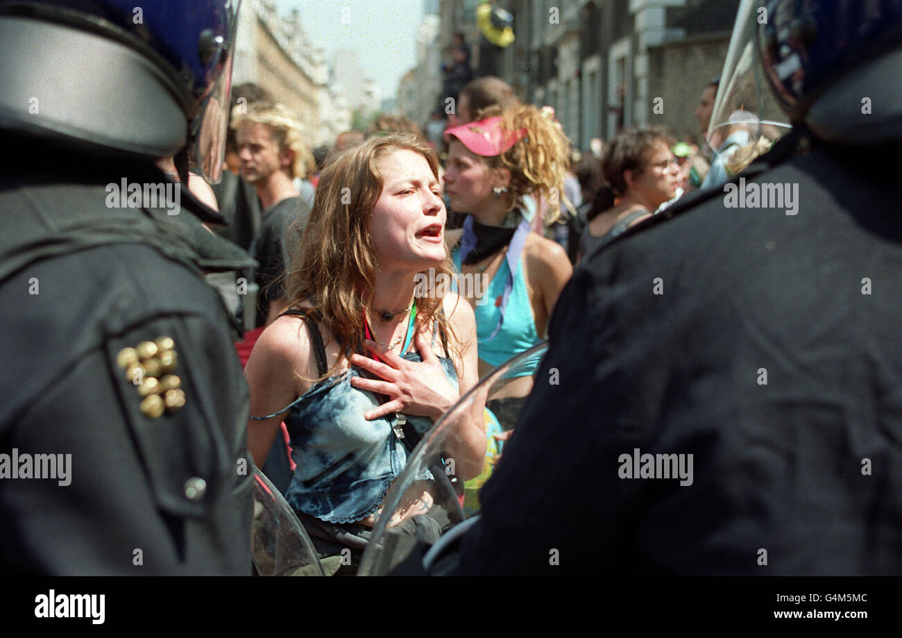 CITY Protest/Woman protester Stock Photo - Alamy