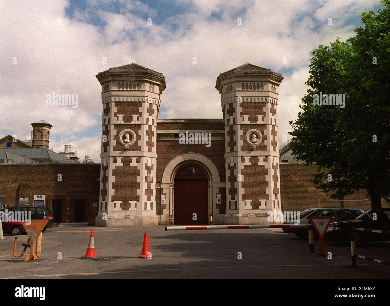 Wormwood Scrubs Prison In London Stock Photos & Wormwood Scrubs Prison ...