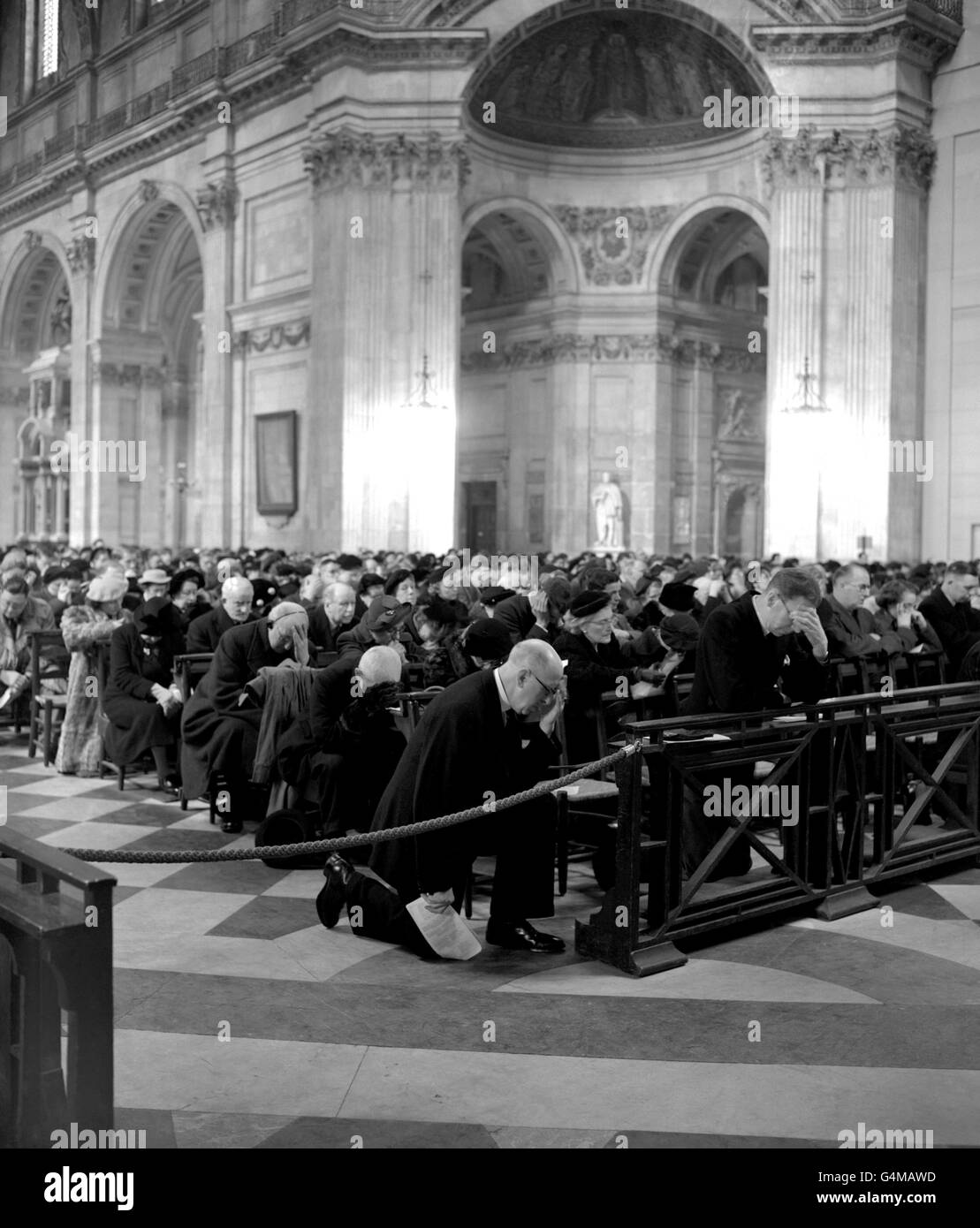 Individual prayers are silently offered in remembrance of the dead King George VI at a commemoration service at St Paul's Cathedral, London. Stock Photo