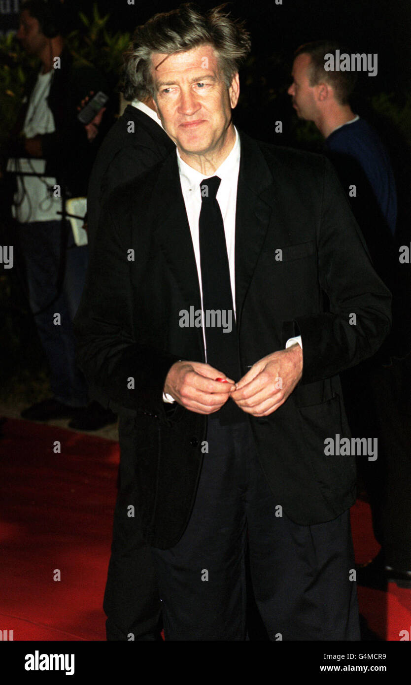 American director David Lynch arrives for the AMFAR (American Foundation for AIDS Research) benefit party in Mougins, near Cannes, during the Cannes Film Festival 1999. Stock Photo