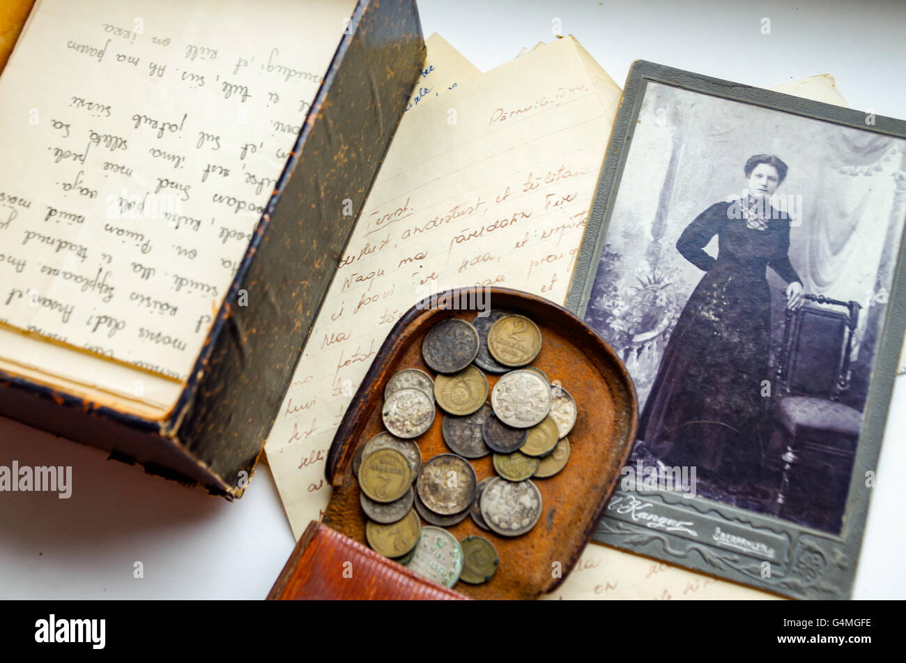 Leather coin pouch with coins from Russian Empire, handwritten love letters from 1930s and 1940s and a b&w photo of a lady Stock Photo