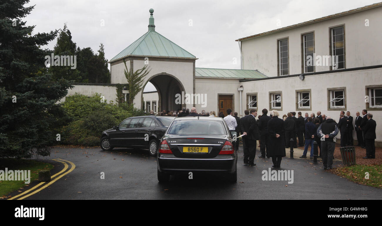 The hearse carrying the coffin of Thomas Sharkey, who died after a deliberate fire that killed his two children, arrives at Cardross Crematorium in Scotland. Stock Photo