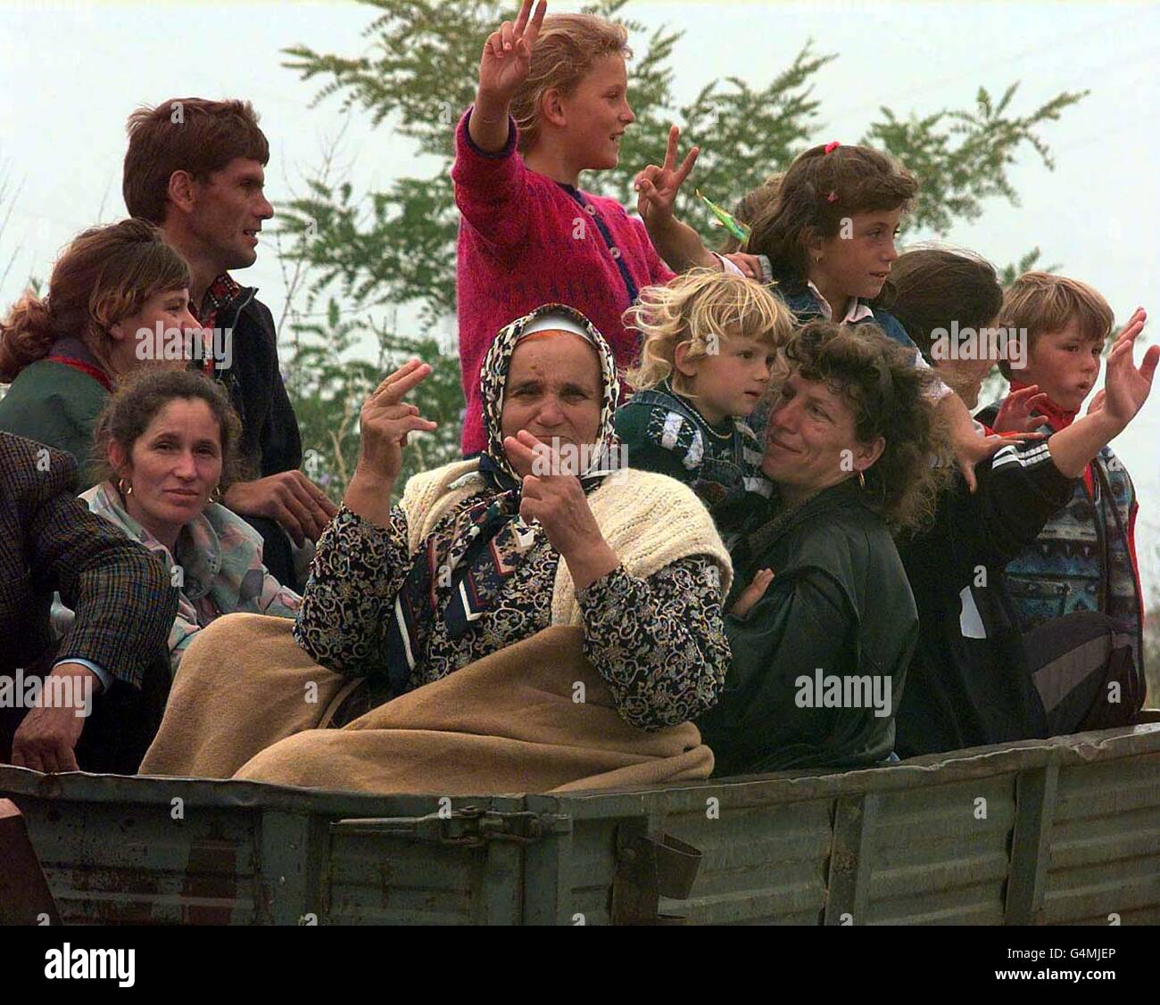 Albanian Refugees return home Stock Photo - Alamy