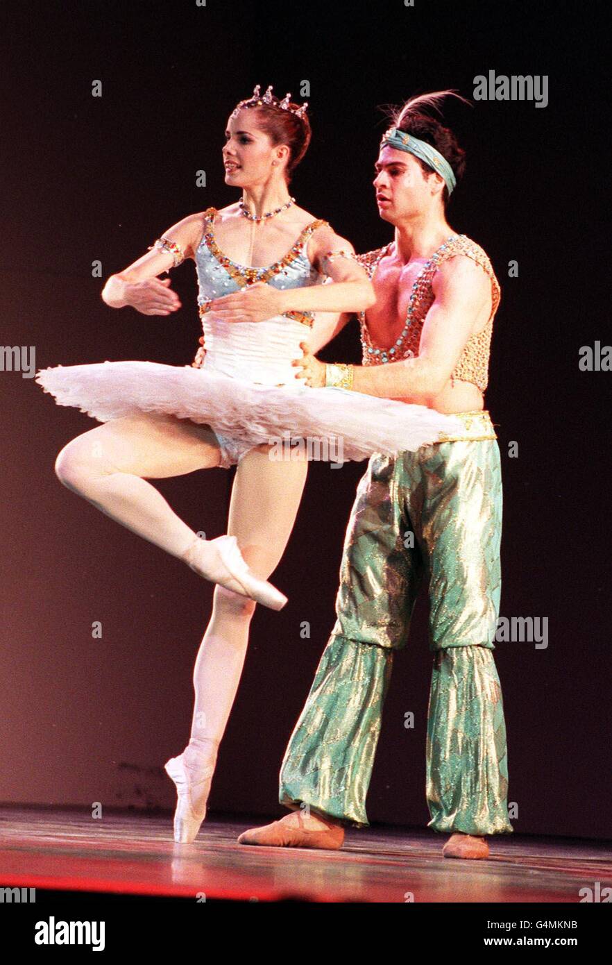 Darcey Bussell and Adam Cooper performing a routine from Pas de Deux,  during the Darcey Bussell evening at London's Hampton Court Palace Festival  Stock Photo - Alamy