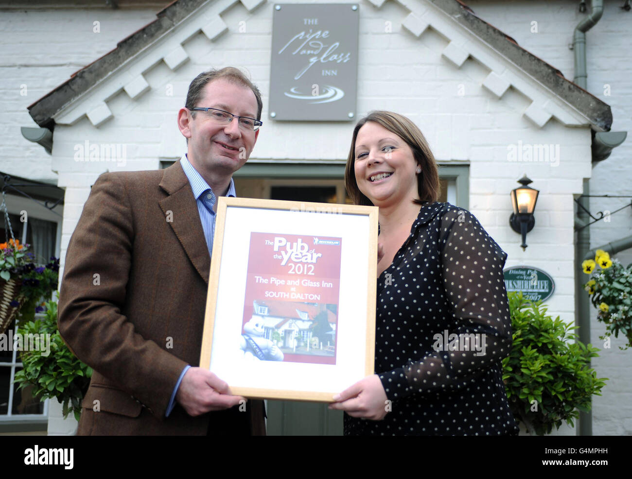 Landlady Kate Mackenzie of The Pipe and Glass Inn, South Dalton, East Yorkshire with Eric Le Corre, Managing Director of Michelin UK, after winning the Pub of the Year Award in the Michelin Eating Out in Pubs Guide 2012. Stock Photo