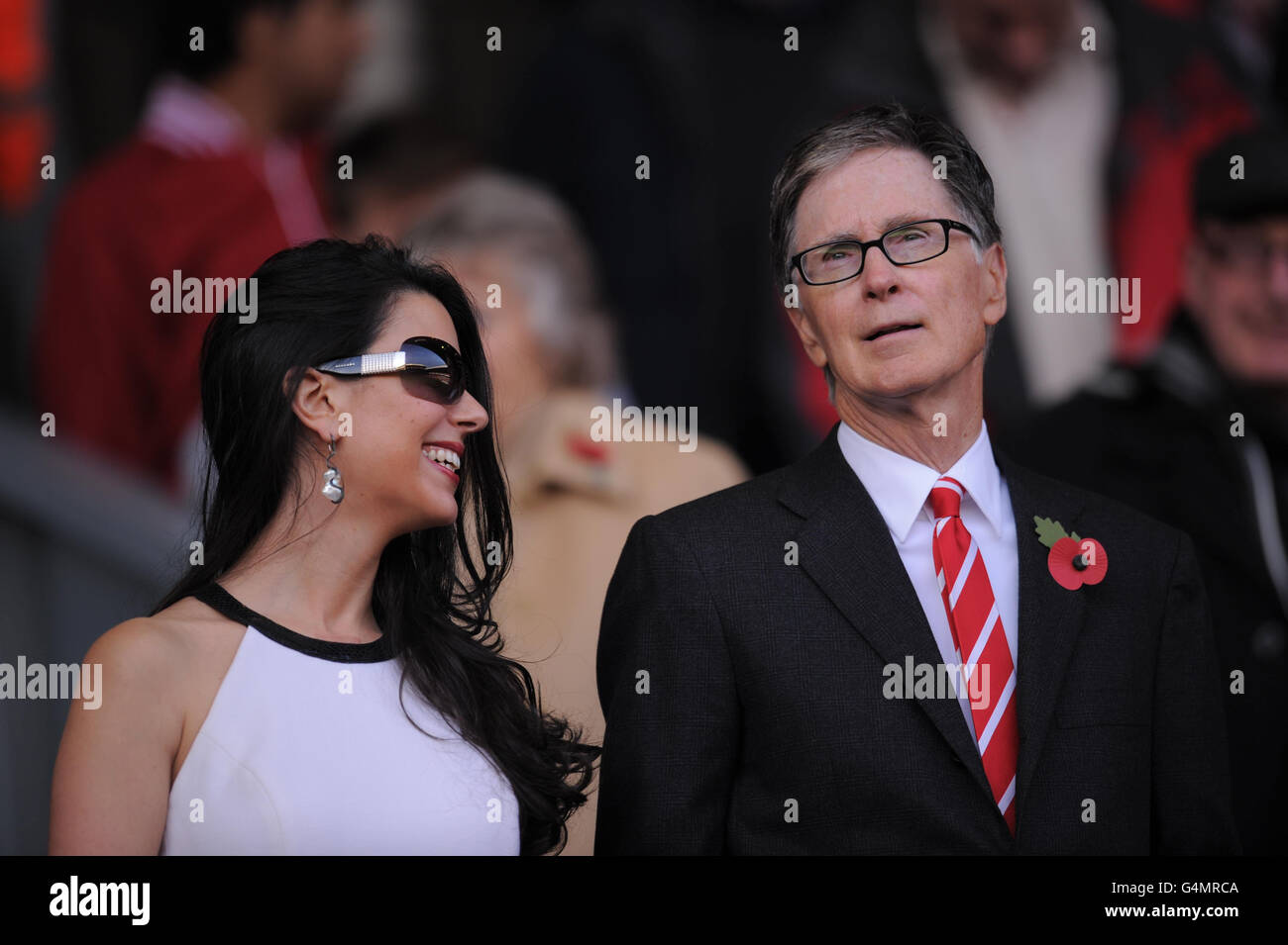 JOHN W. HENRY & WIFE LINDA PIZ LIVERPOOL FC OWNER ANFIELD LIVERPOOL ENGLAND  13 August 2011 Stock Photo - Alamy