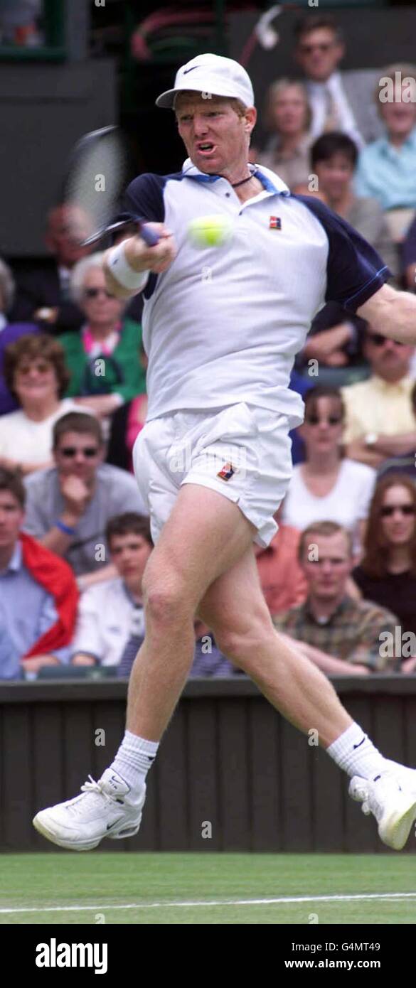 No Commercial Use. American Jim Courier in action during his match against Spain's Carlos Moya at Wimbledon. Stock Photo
