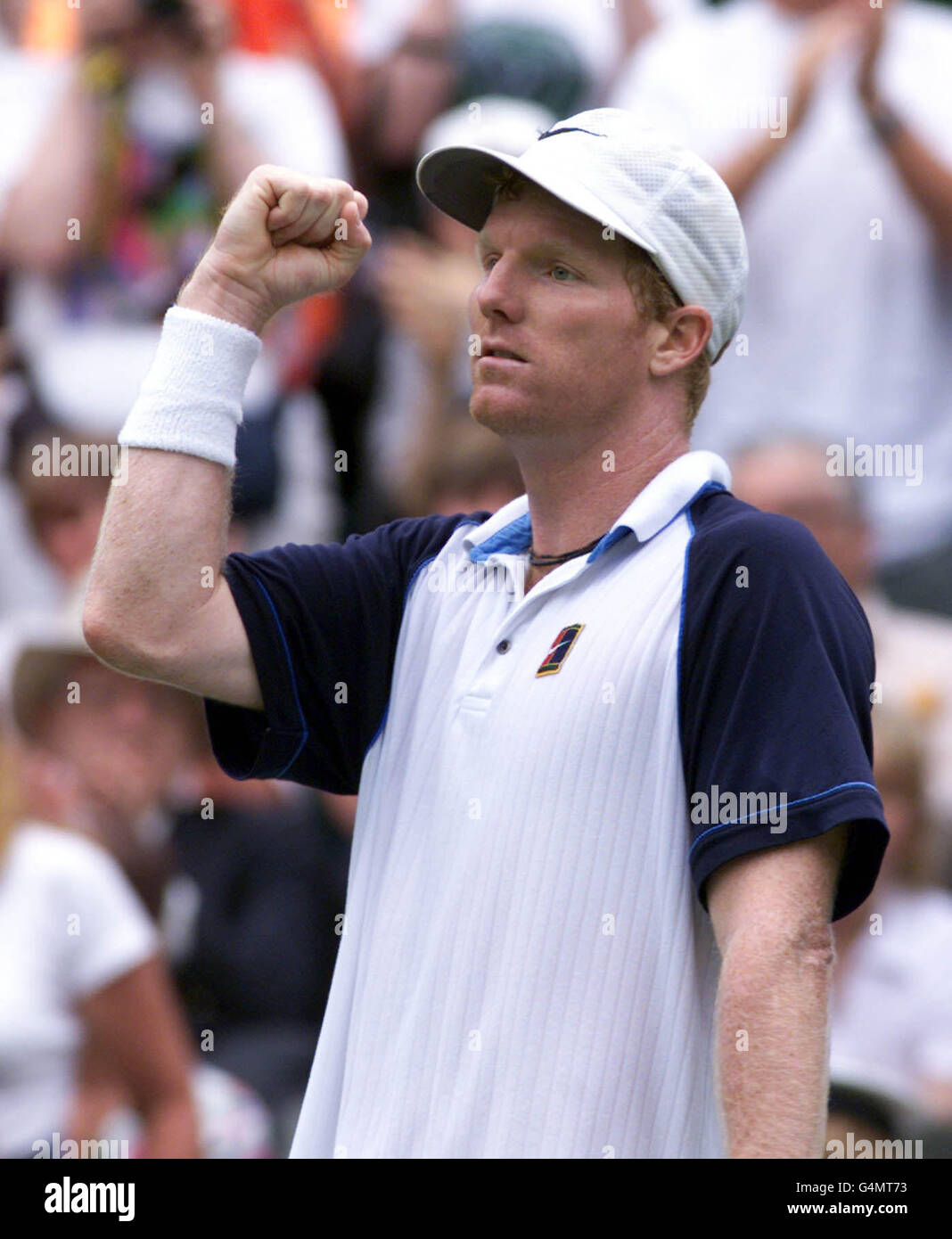 TENNIS Wimbledon/Courier. No Commercial Use. America's Jim Courier celebrates his victory over Spain's Carlos Moya at WImbledon. Stock Photo