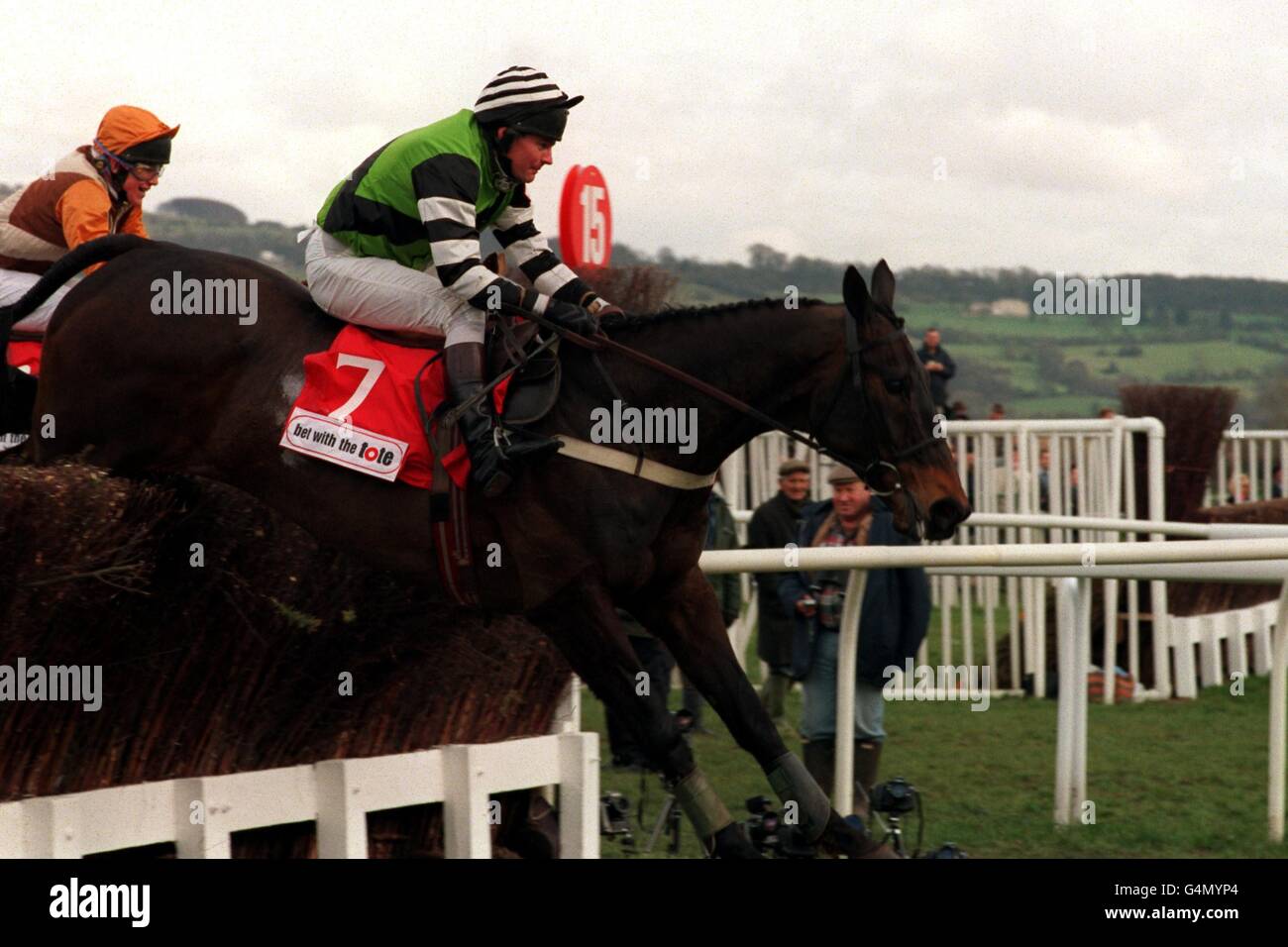 RACING AT CHELTENHAM Stock Photo - Alamy