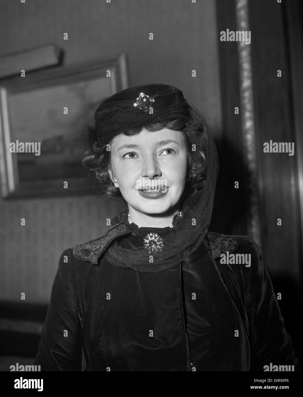 Pill box hat hires stock photography and images Alamy