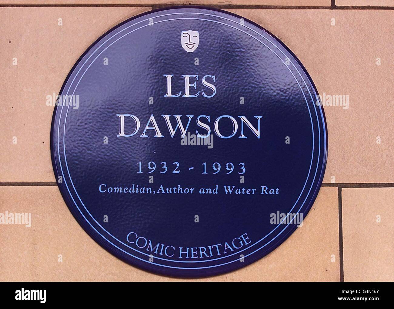 The plaque unveiled in honour of comedian Les dawson outside the Palace Theatre in Manchester. Dawson, who died in 1993, is the latest of more than 30 of Britain's finest comedians to have been honoured with a Comic Heritage plaque. Stock Photo