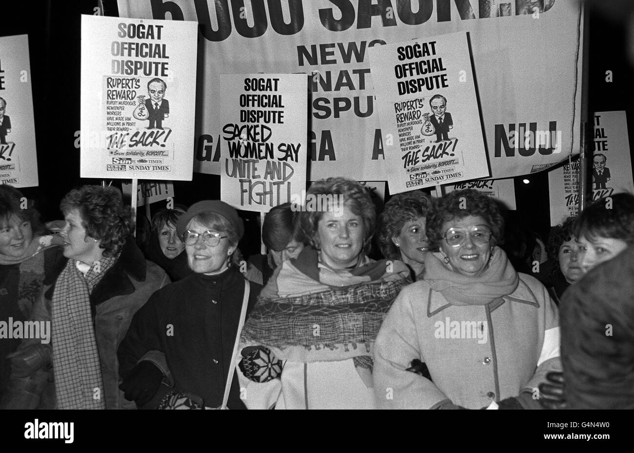 Brenda Dean (2nd right, front) general secretary of SOGAT '82, leading a women's march on the News International plant at Wapping, London, from Tower Hill, to picket as Sunday newspapers go to bed. * The action is over the print union's dispute with Rupert Murdoch's News International. Stock Photo