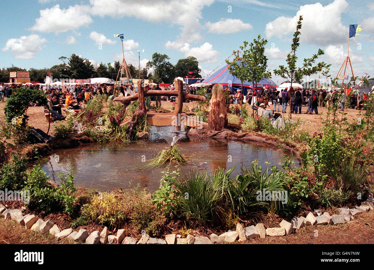 Glastonbury/Pond. A scenic pond at the 1999 Glastonbury Festival Stock Photo Alamy