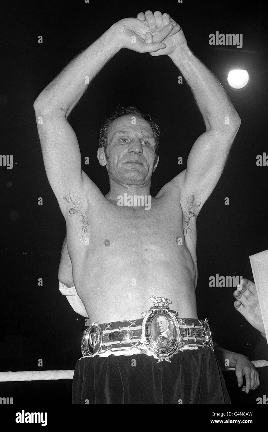Former British Heavyweight and European Champion boxer Henry Cooper with  the championship belt after winning the British Heavyweight title by  beating Jack Bodell at Wembley in London Stock Photo - Alamy