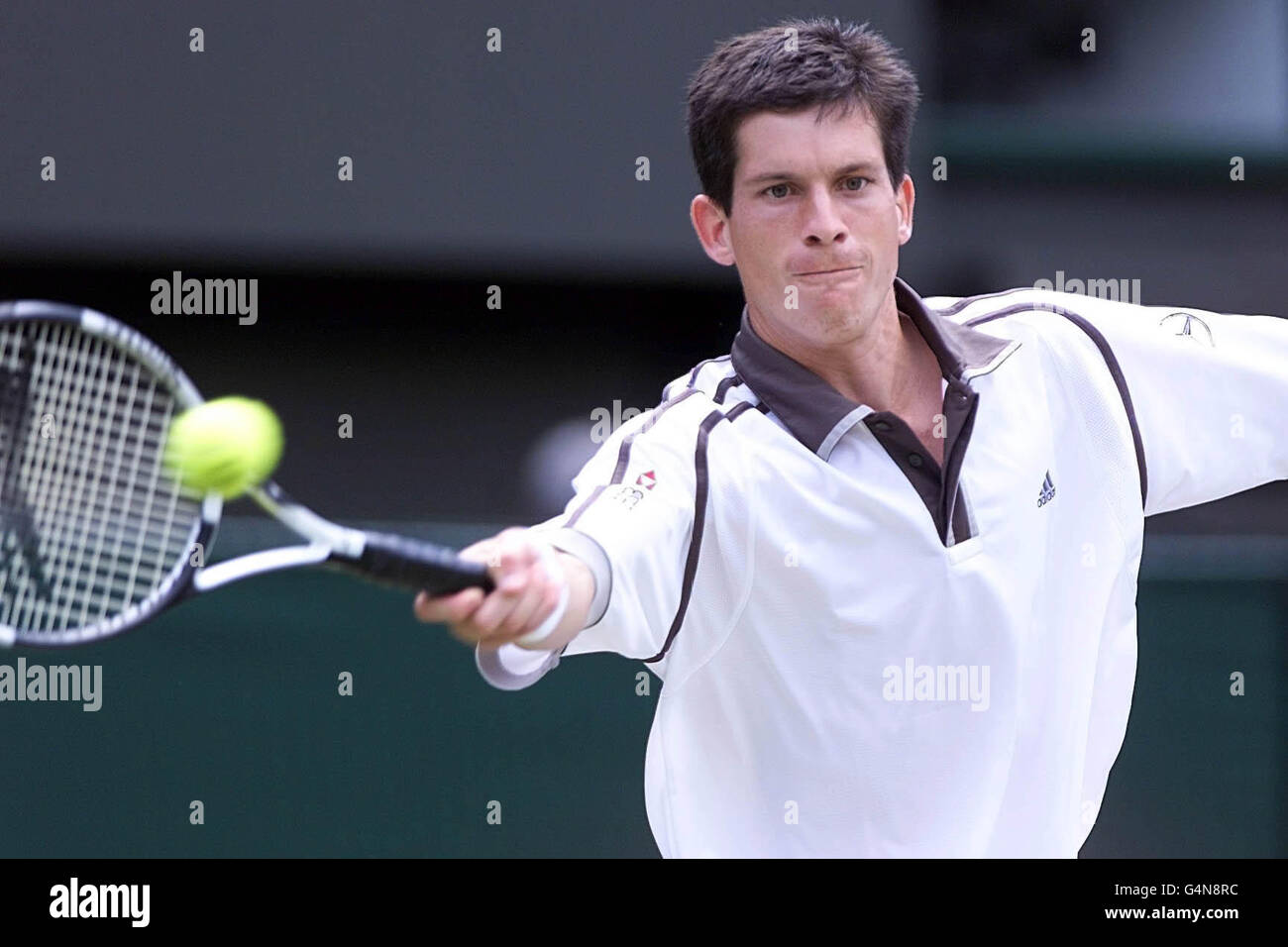 No Commercial Use. British tennis star Tim Henman in action during his semi final match against Pete Sampras of USA at Wimbledon. Stock Photo