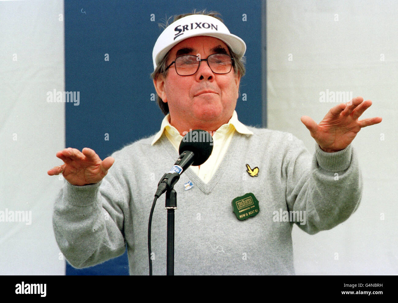 OPEN GOLF/Ronnie Corbett. Golf-loving comedian Ronnie Corbett entertains the crowds at Carnoustie, Scotland, on the eve of the1999 British Open Golf Championship. Stock Photo