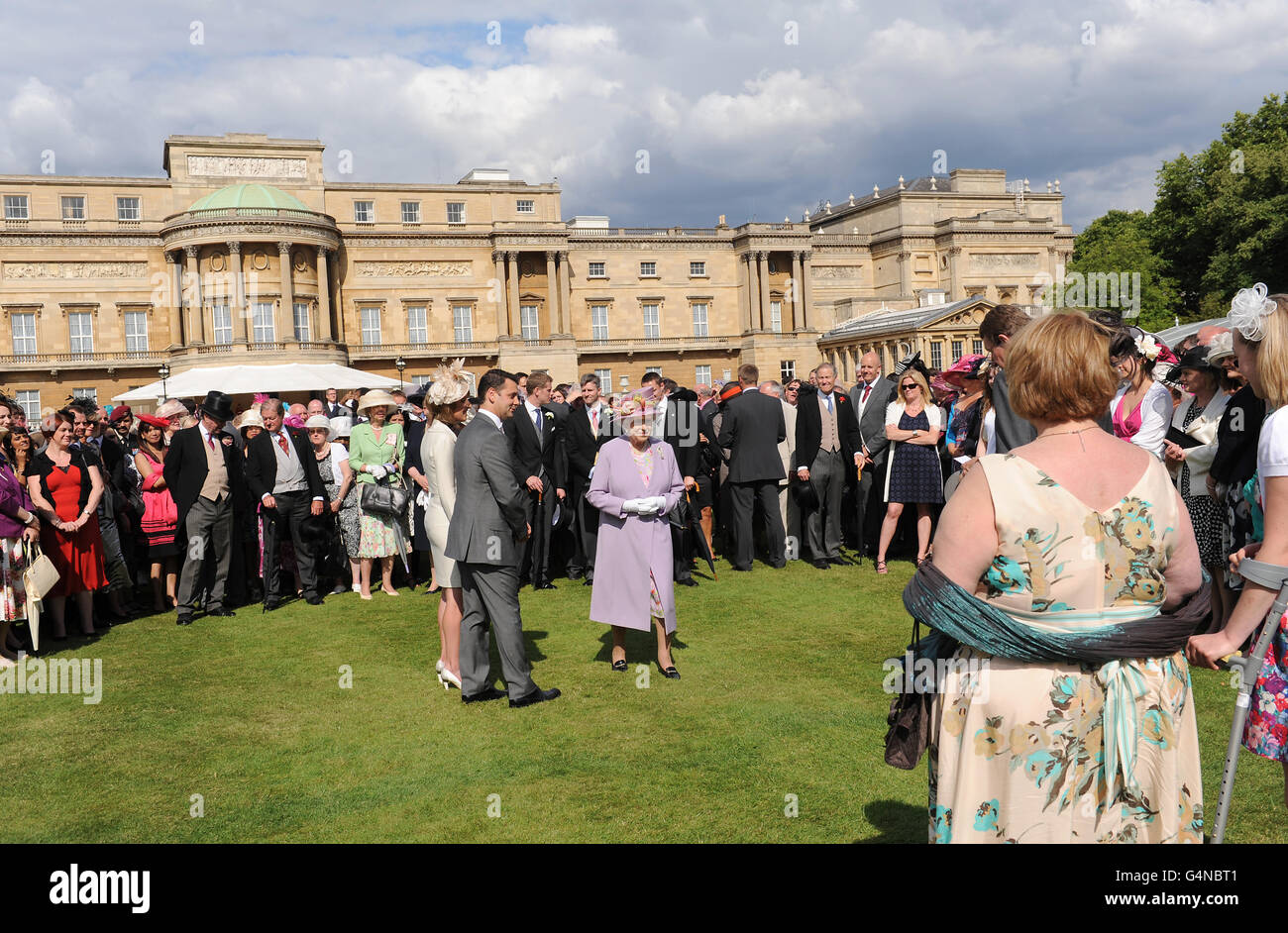 Queen elizabeth ii garden party held buckingham palace hires stock(02)