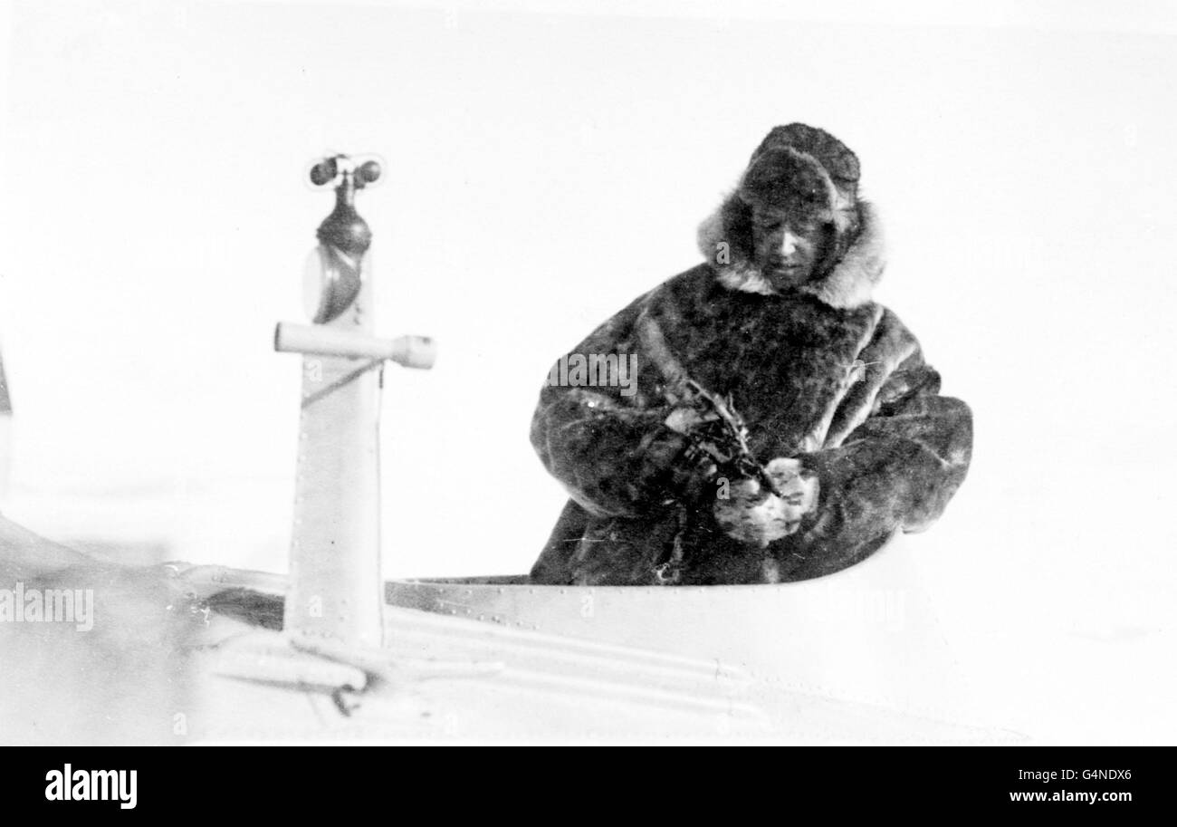 Amundsen-Ellsworth by his flying boat, the 'farm' during his polar flight: making final preparations at Spitsbergen. Stock Photo