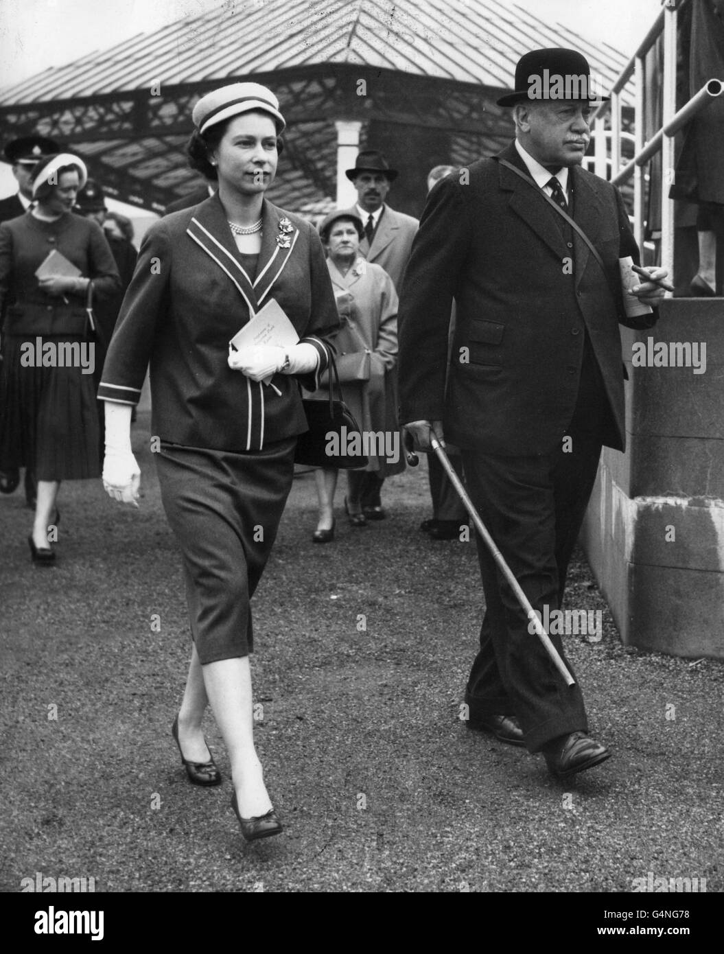 Queen Elizabeth II with the Earl of Rosebery, one of the steward at the meeting, at Kempton Park races, where she saw her colt Agreement win the Coventry Three Year Old Stakes Stock Photo