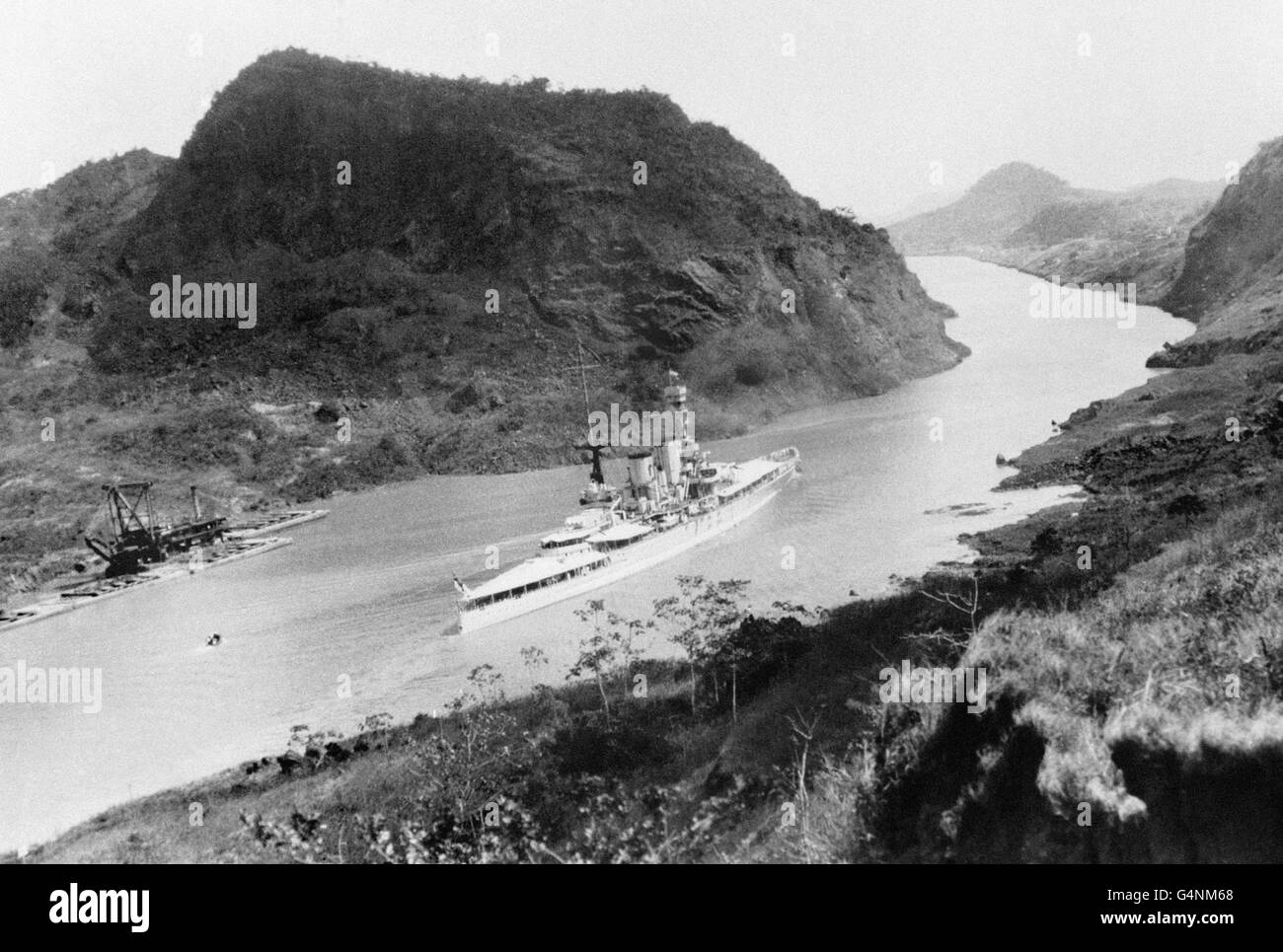With the Duke and Duchess of York on-board, the Battlecruiser H.M.S Renown passes through the Panama Canal. Stock Photo