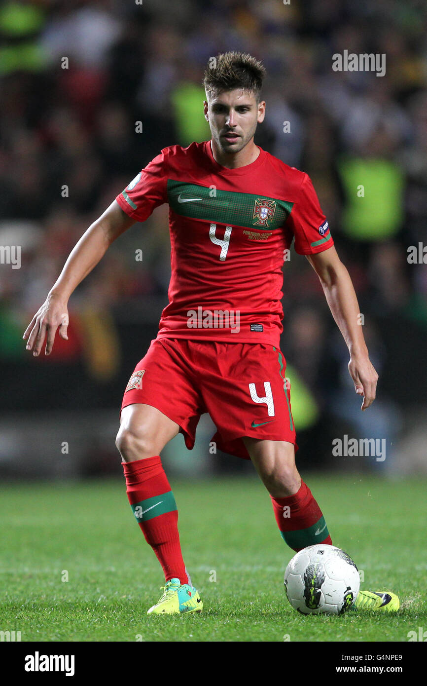 Soccer - UEFA Euro 2012 - Qualifying - Play Off - Second Leg - Portugal v Bosnia-Herzegovina - Estadio da Luz. Miguel Veloso, Portugal Stock Photo