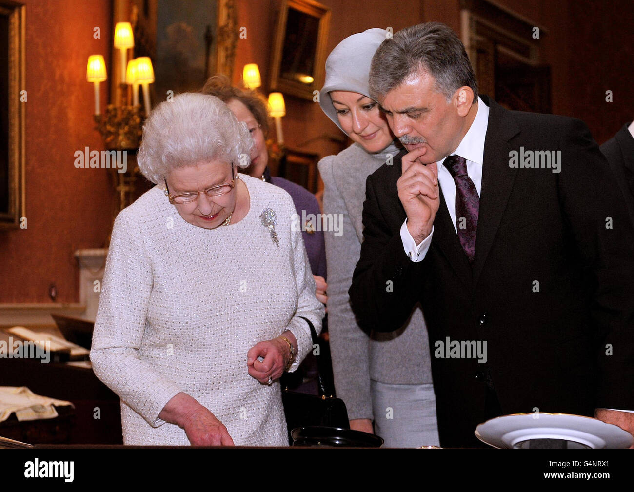 Queen Elizabeth II with the President of Turkey Abdullah Gull and his wife Hayrunnisa, as they tour an exhibition of Turkish Artefacts from the Royal collection, in the Picture Gallery of Buckingham Place, London. Stock Photo