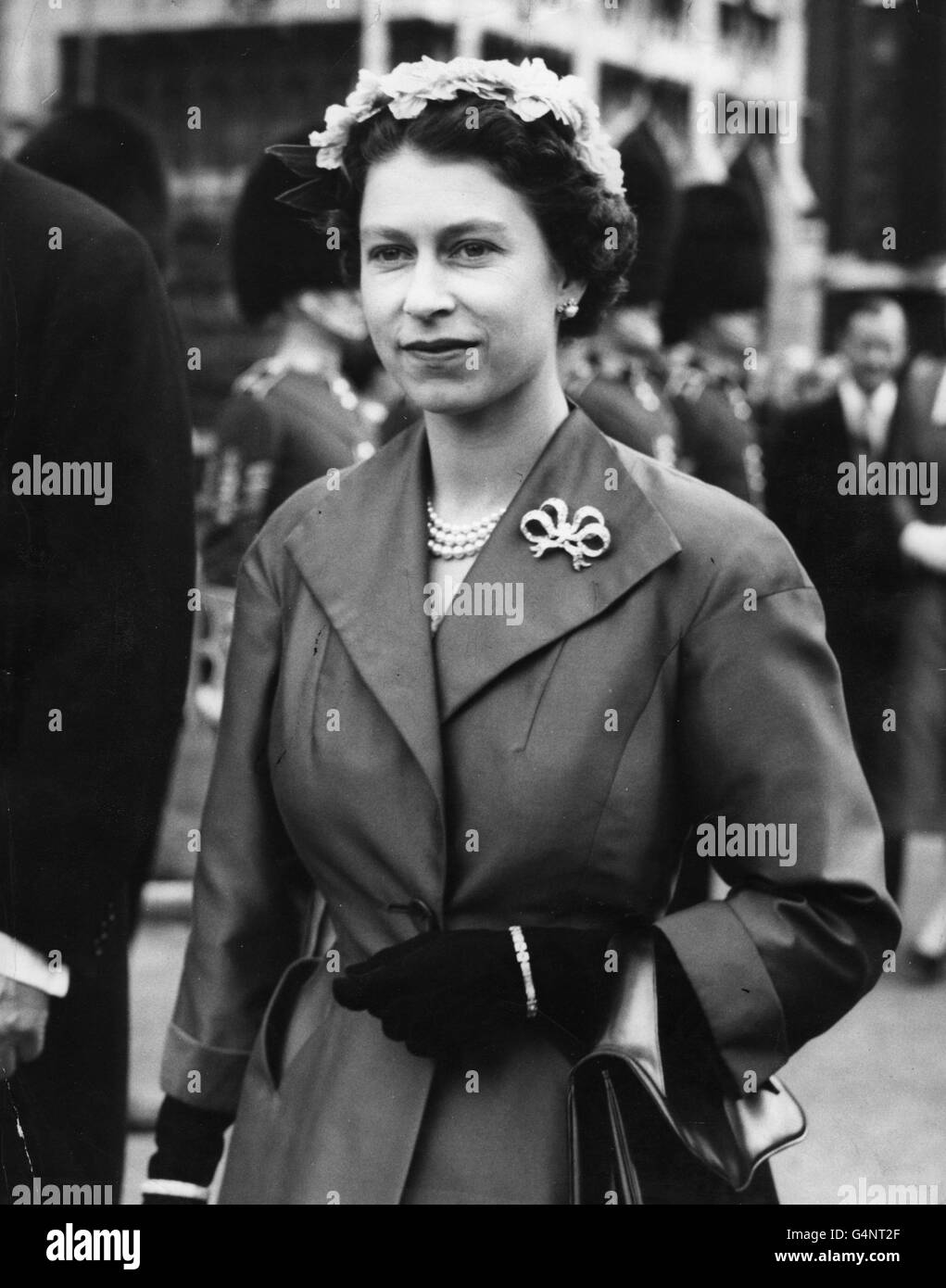 Queen Elizabeth II leaving the wedding of her cousin Fergus Michael Bowes-Lyon to Mary McCorquodale at St. Margaret's Church, Westminster. Stock Photo