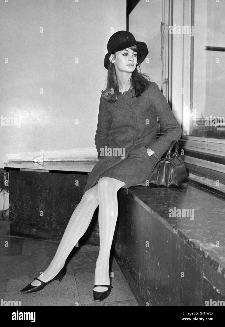Model Jean Shrimpton at Heathrow Airport, London, waiting for her flight to Rome, Italy. Stock Photo