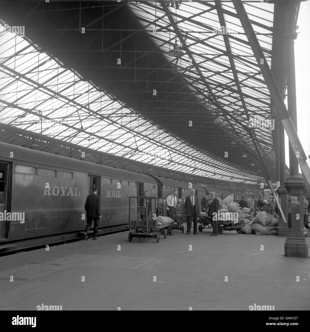 The Royal Mail train is unloaded at Euston Station, London, following a robbery this morning. The train was stopped about 3am and a large number of men stole a considerable amount of mail from the train Stock Photo