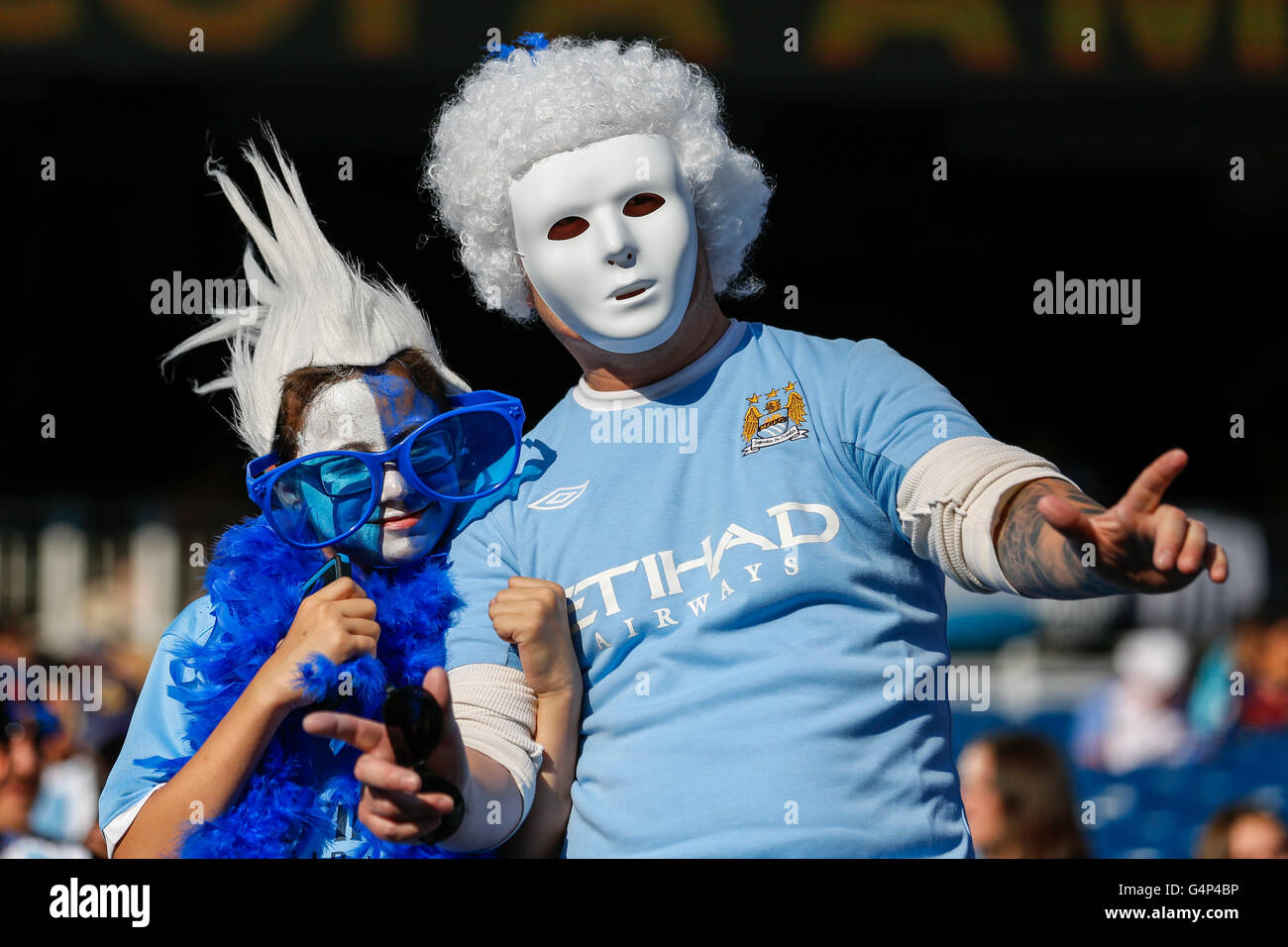 Foxborough, USA. 18th June, 2016. Supporters of Manchester City, which Sergio Aguero of Argentina plays for, gesture ahead of the quarterfinal match of 2016 Copa America soccer tournament against Venezuela at Gillette Stadium in Foxborough, MA, the United States, June 18, 2016. Argentina won 4-1. Credit:  Li Muzi/Xinhua/Alamy Live News Stock Photo