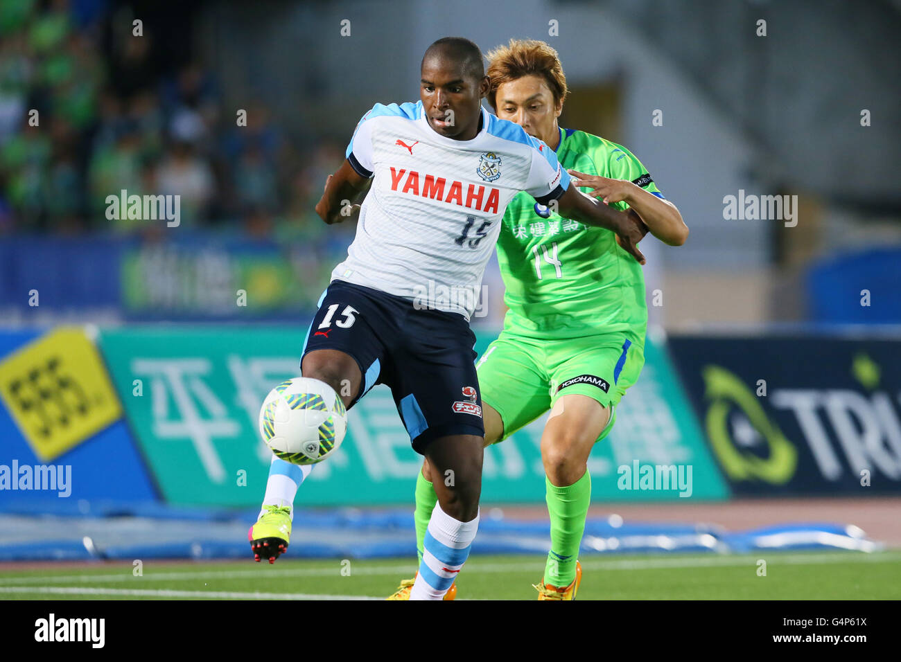 Shonan BMW Stadium Hiratsuka, Kanagawa, Japan. 18th June, 2016. (L-R ...