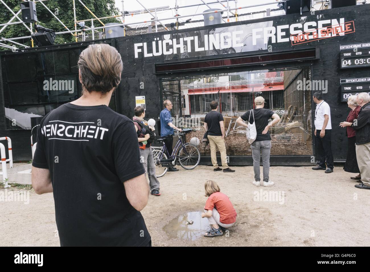 Berlin, Berlin, Germany. 18th June, 2016. A member of the team and spectators in front of the installation of the project. The political art group 'Center for Political Beauty' (Zentrum fÃ¼r Politische SchÃ¶nheit, ZPS) sets up Roman-style arena for refugees to be devoured by tigers in outside the Maxim Gorki theater in Berlin. © Jan Scheunert/ZUMA Wire/Alamy Live News Stock Photo
