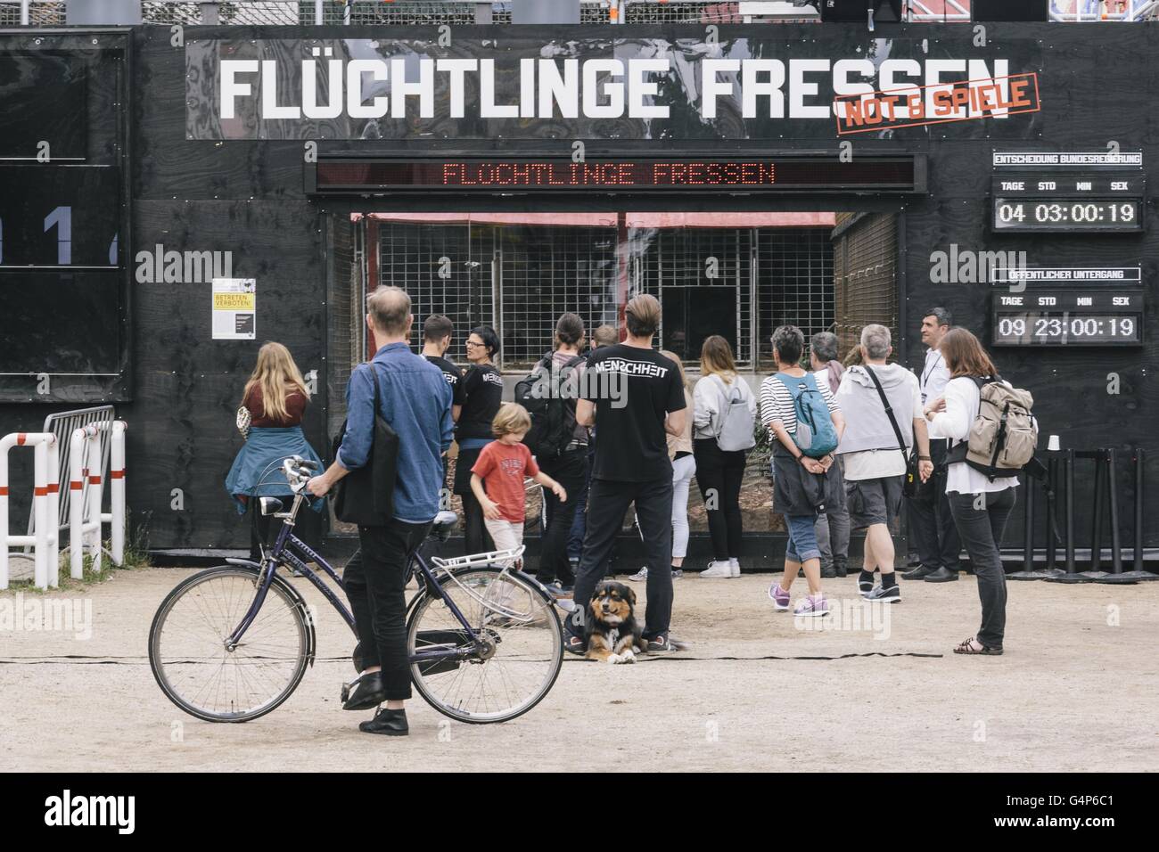 Berlin, Berlin, Germany. 18th June, 2016. Spectators in front of the installation of the project. The political art group 'Center for Political Beauty' (Zentrum fÃ¼r Politische SchÃ¶nheit, ZPS) sets up Roman-style arena for refugees to be devoured by tigers in outside the Maxim Gorki theater in Berlin. © Jan Scheunert/ZUMA Wire/Alamy Live News Stock Photo