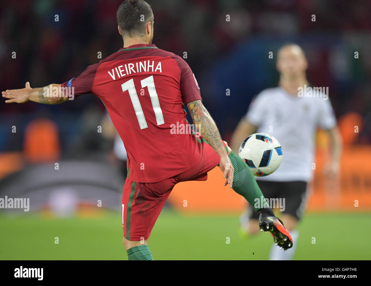 Paris, France. 18th June, 2016. Vieirinha of Portugal in action during the UEFA Euro 2016 Group F soccer match Portugal vs. Austria at the Parc des Princes stadium in Paris, France, 18 June 2016. Photo: Peter Kneffel/dpa/Alamy Live News Stock Photo