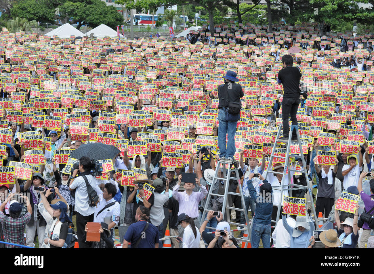 Okinawa, Japan. 19th June, 2016. Massive protest on Okinawa opposing US ...