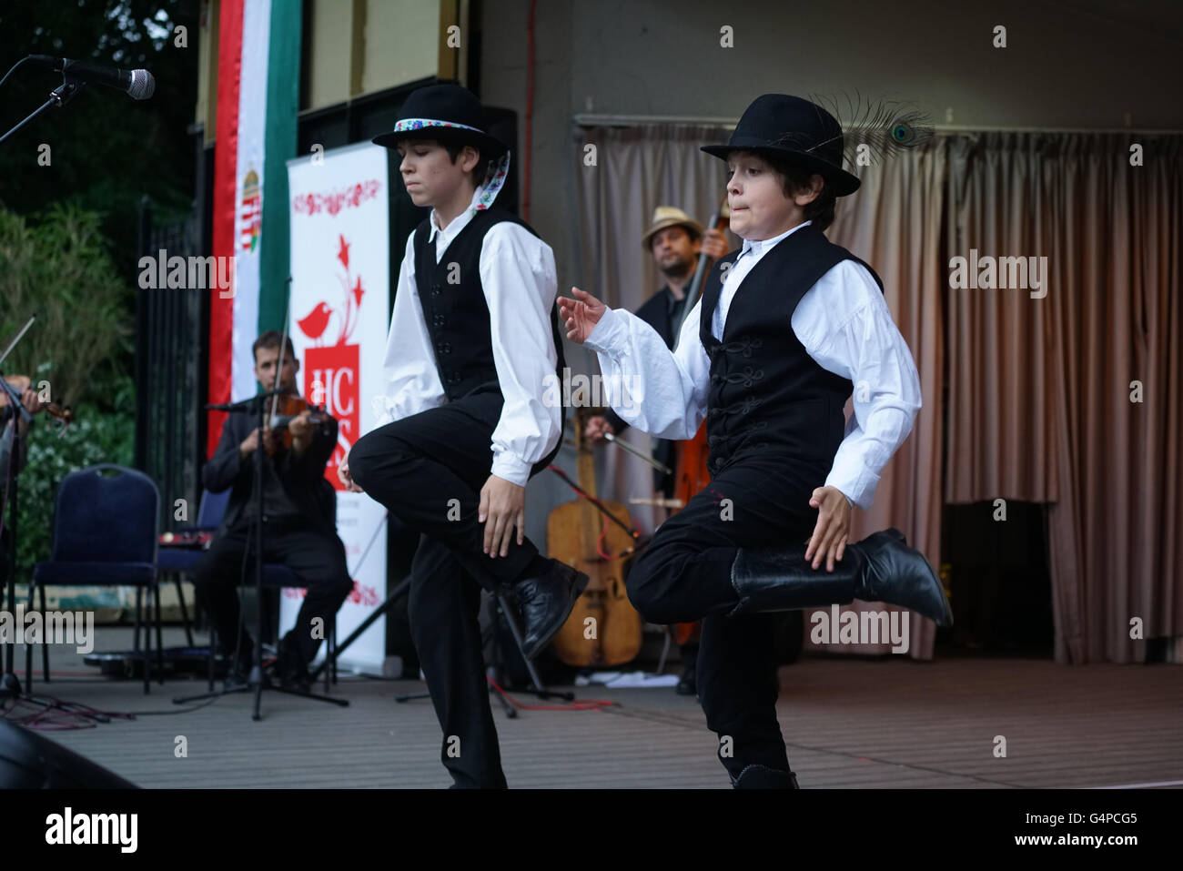 London,UK : 19 th June 2016 : Hunique Dance preforms at Hungarian Culture Day in Victoria Embankment Gardens, London. Credit:  See Li/Alamy Live News Stock Photo