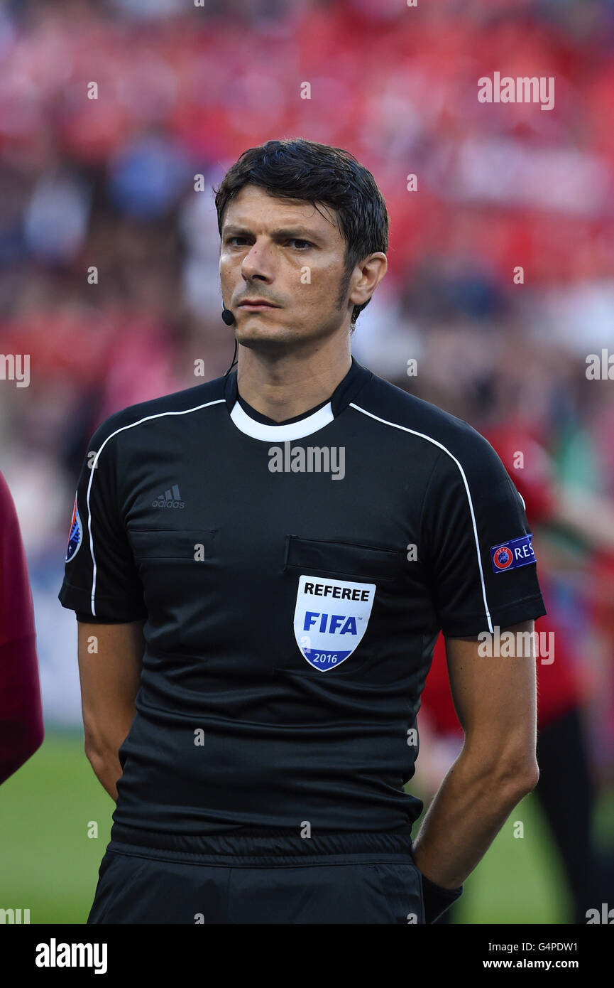 Antonio damato referee hi-res stock photography and images - Alamy