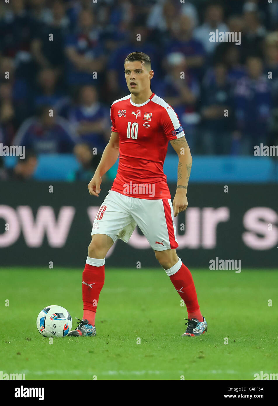 Lille, France. 19th June, 2016. Granit XHAKA, SUI 10   drives the ball, action, full-size,  FRANCE - SWITZERLAND  0-0 Group A ,Football European Championships EURO at  June 19, 2016 in Lille, France. Fussball, Nationalteam, Frankreich, Schweiz  Credit:  Peter Schatz / Alamy Live News Stock Photo