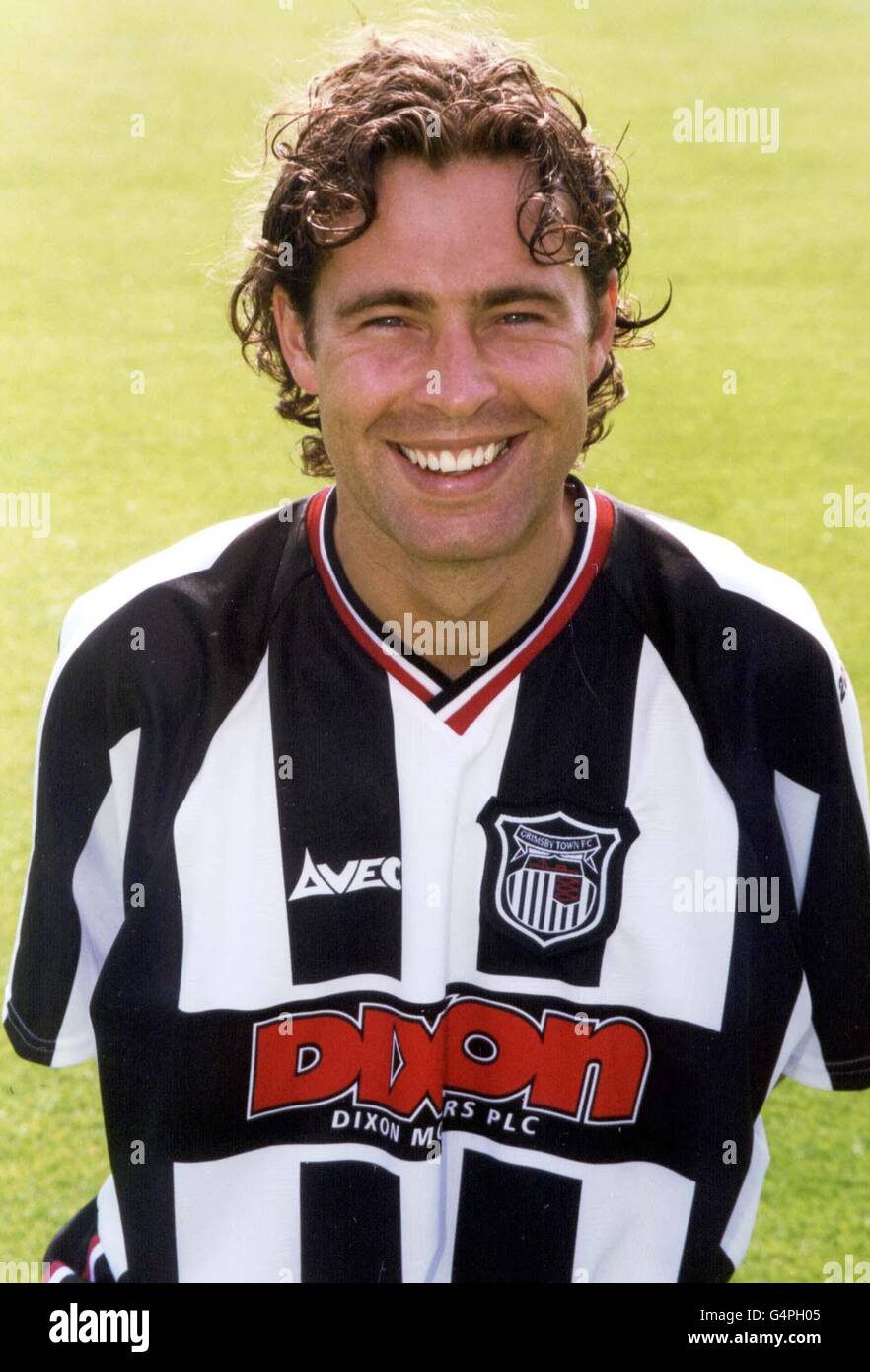 Midfielder wayne hires stock photography and images Alamy