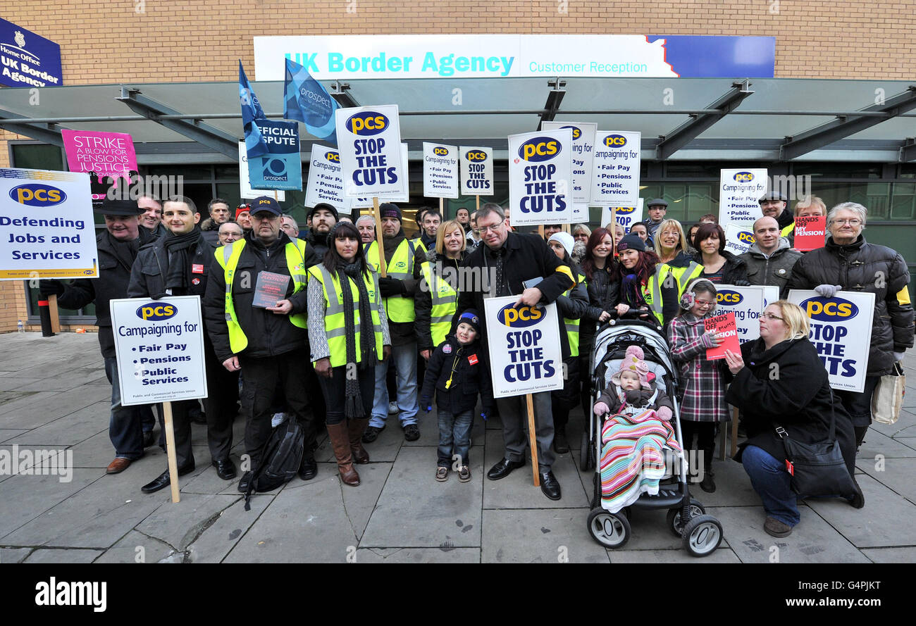 PCS members and UK Border Agency staff strike outside their office in Liverpool. Stock Photo