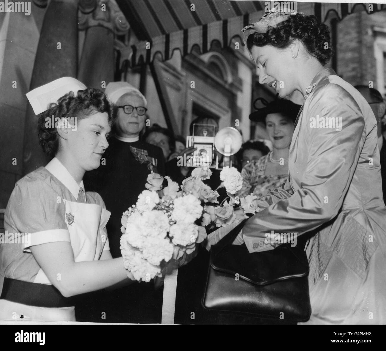 Royalty - Queen Elizabeth II Hammersmith Hospital Visit - London Stock ...