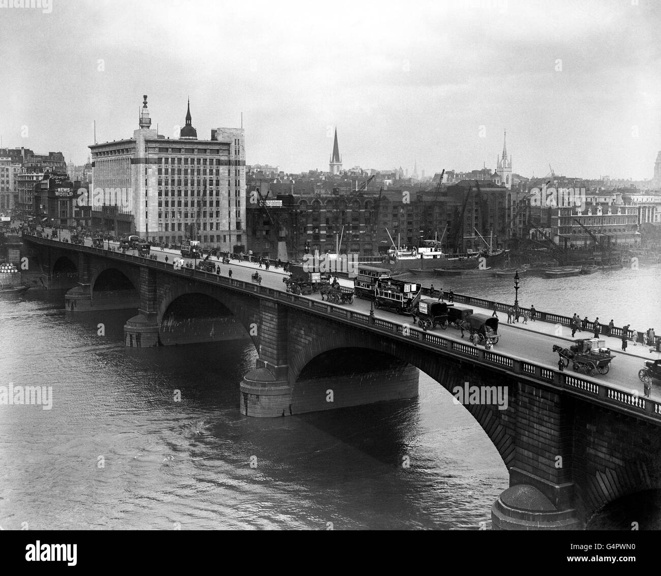 The Bridges of London London Bridge 1929 Stock Photo Alamy