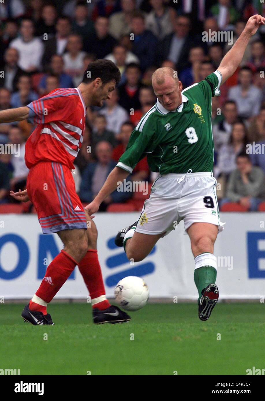 Northern Ireland's Ian Dowie (right) beats Turkey's Temizkanoglu for a missed opportunity in the opening minutes of the Northern Ireland v Turkey Euro 2000 qualifier football match at Windsor Park, Belfast. Stock Photo