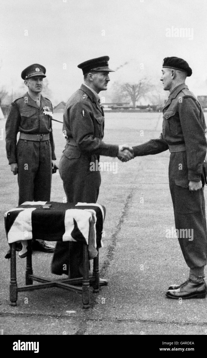 Colonel John Hunt, CBE, DSO, leader of the 1953 British Everest Expedition, shaking hands with the best all-round Sapper after presenting the medal at the passing-out parade of the Royal Engineers' Training Regiment at Cove, Hampshire. Stock Photo