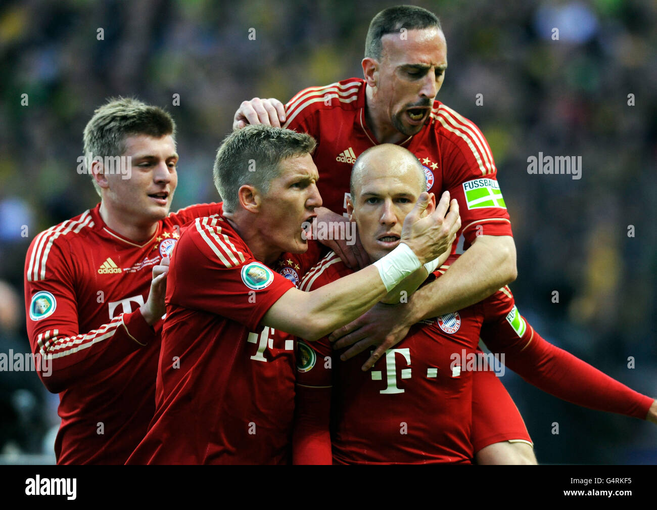 Cheering, Arjen Robben after his converted penalty, 1-1, together with Toni  Kroos, Bastian Schweinsteiger and Franck Ribery Stock Photo - Alamy