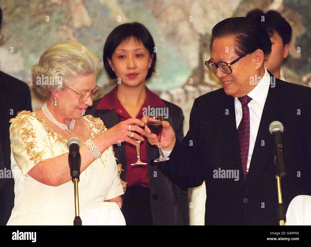 HM Queen Elizabeth II shares a toast with Chinese President Jiang Zemin